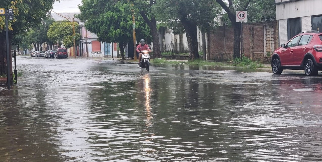 La lluvia del domingo complicó a un sector de barrio Sur