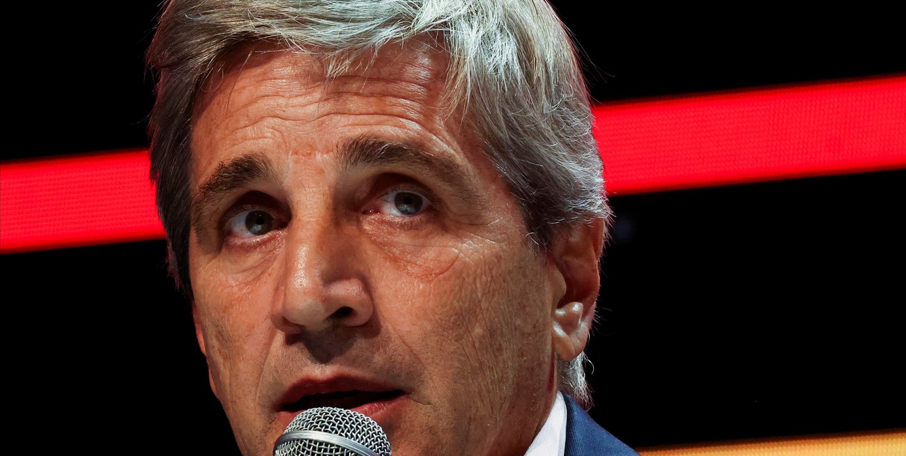 Luis Caputo viaja a la reunión del FMI en Washington