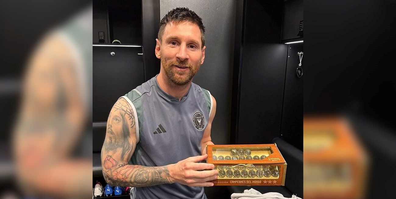 Llevó bolitas, se trajo el autógrafo del 10