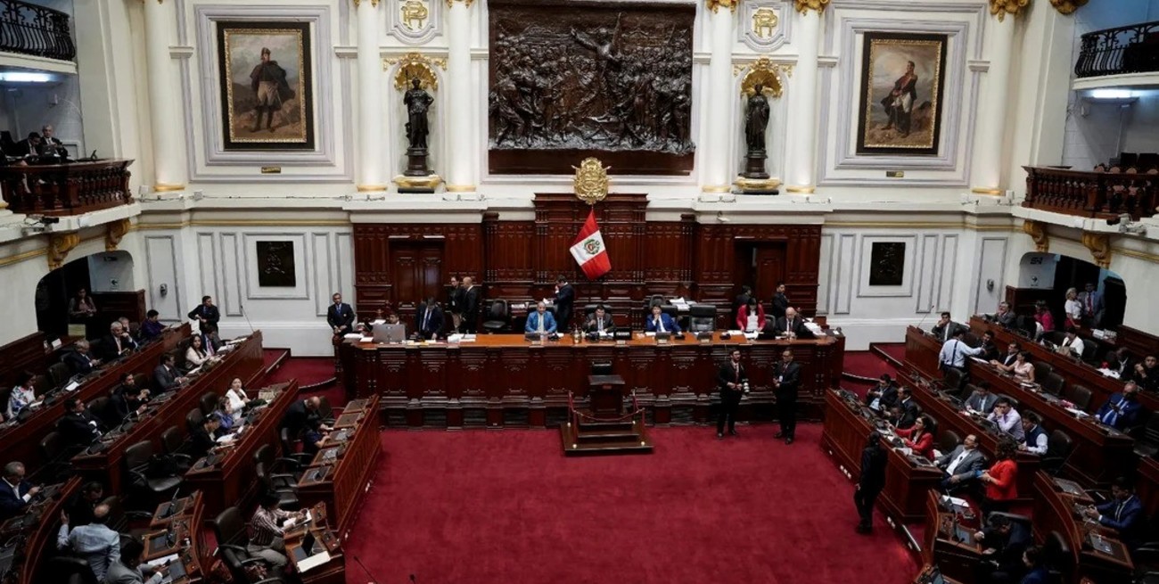 El Congreso de Perú rechazó dos mociones para destituir a Boluarte