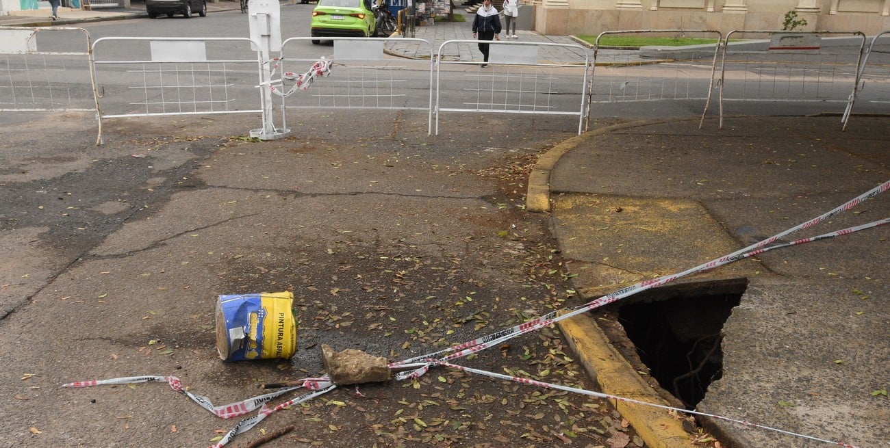 Con videoinspección y un georradar buscarán saber qué pasa con los socavones de bulevar
