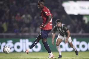De penal, Jhonny Quiñónez le dio el triunfo a los de Avellaneda. Crédito: Prensa Independiente