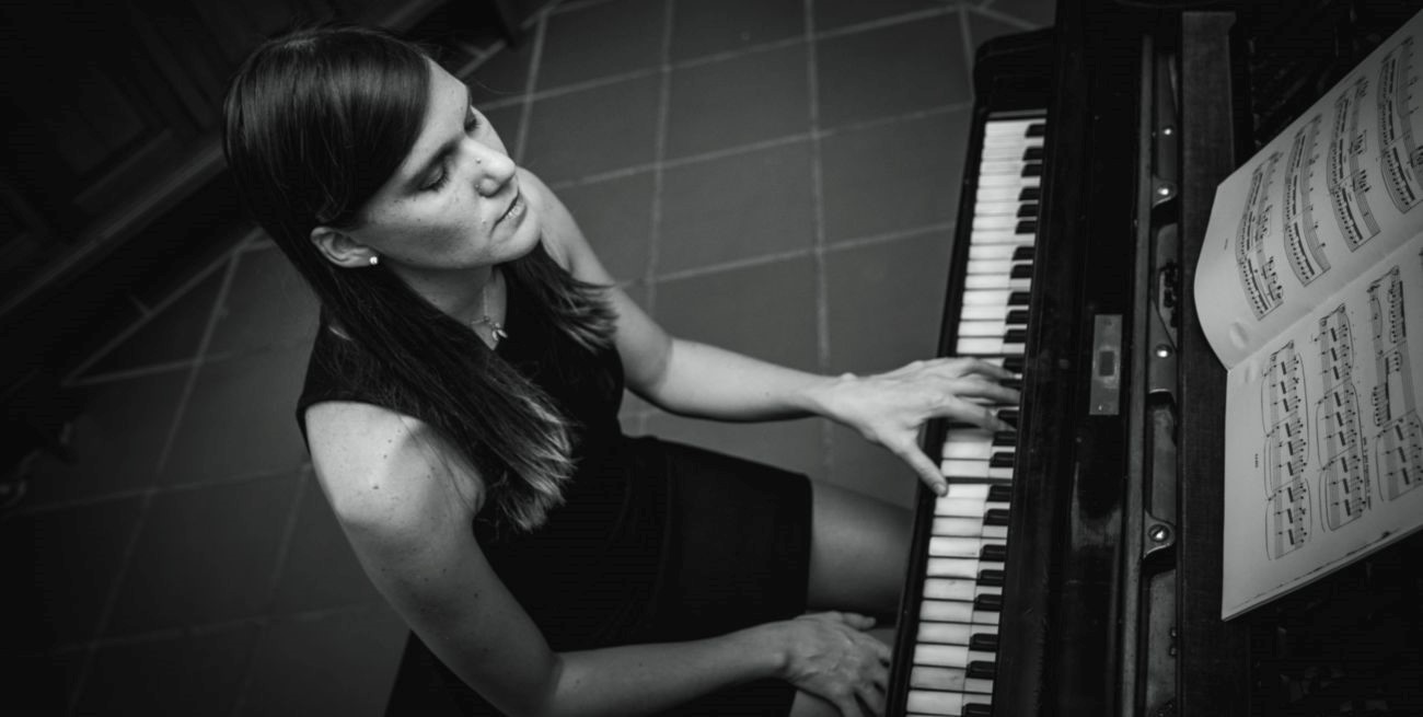 "Alada": una mano que vuela por tiempos y tradiciones