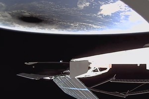 Un satélite Starlink registró la sombra lunar sobre la superficie terrestre.