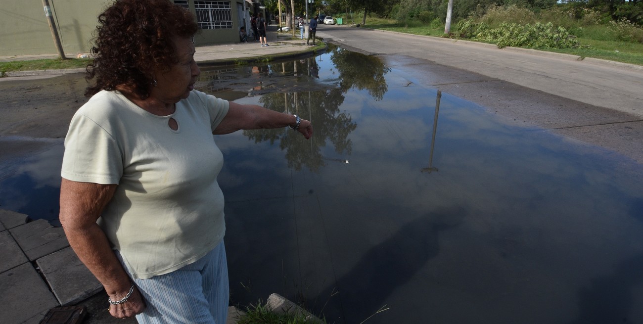B° El Pozo: vecinos denuncian contaminación por un preocupante desborde cloacal