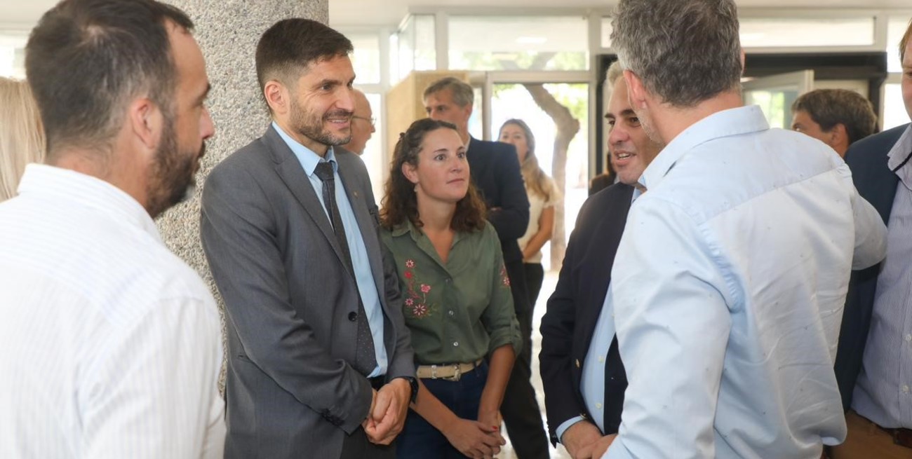 Pullaro recorrió los trabajos de refuncionalización del edificio del Correo en Esperanza