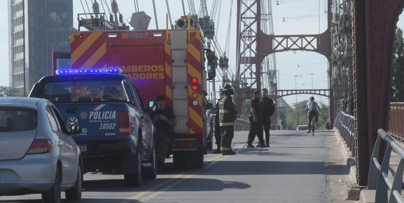 Rescate de una mujer en el Puente Colgante