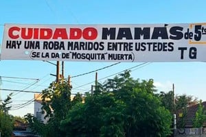 El pasacalles en cercanías al colegio. 