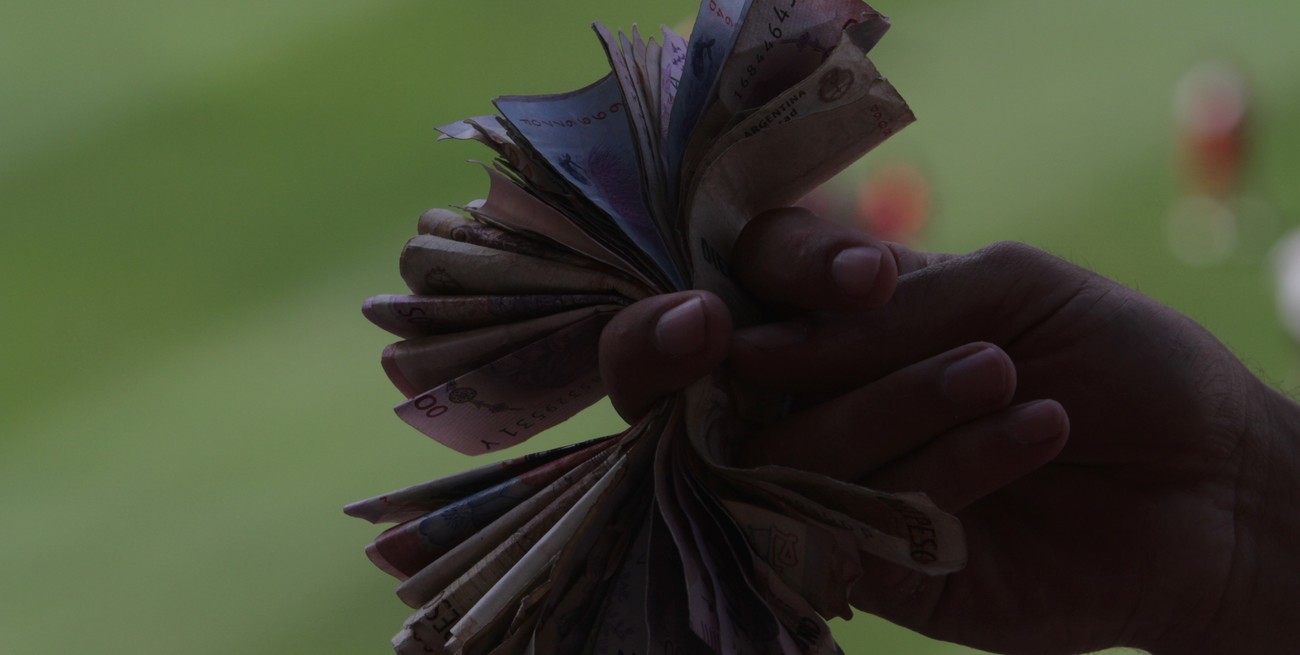 Los depósitos y préstamos bancarios caen casi 40 % real