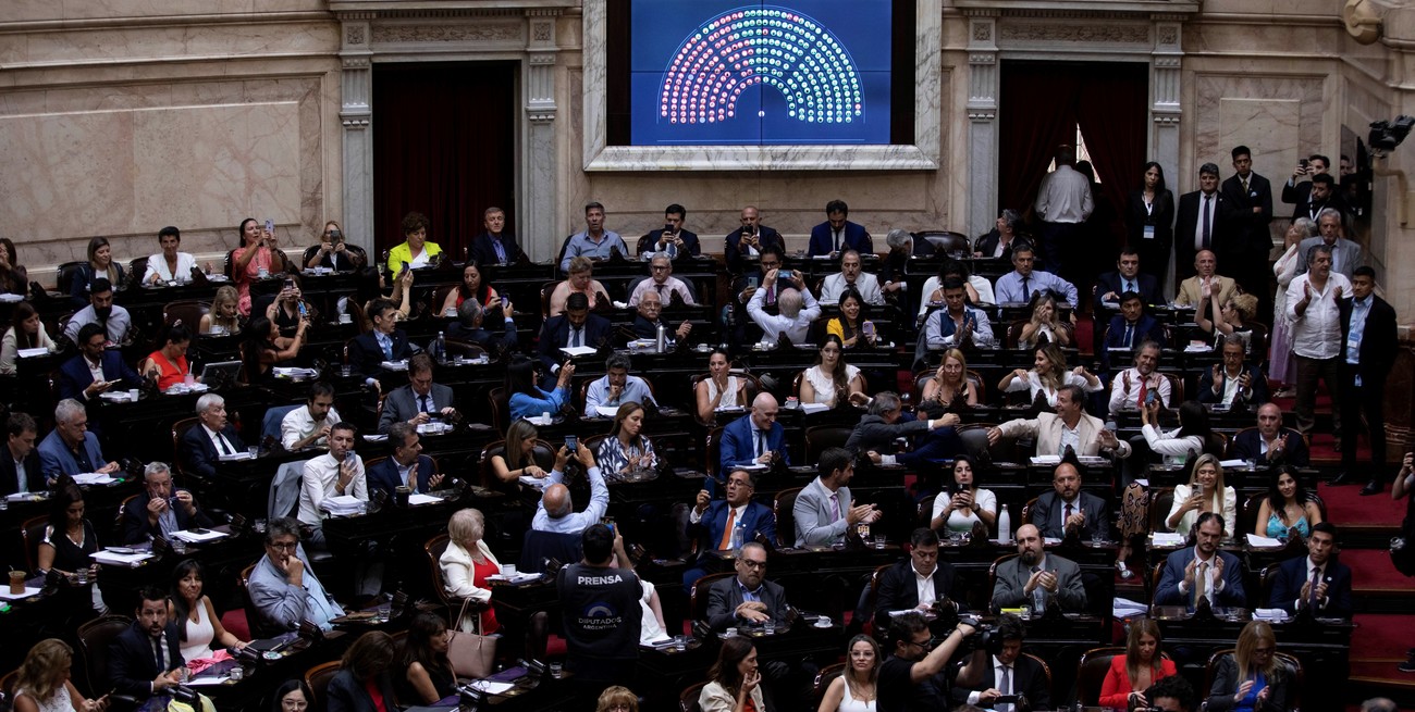 Con cambios, la nueva versión de la Ley de Bases llegó al Congreso y a manos de los gobernadores