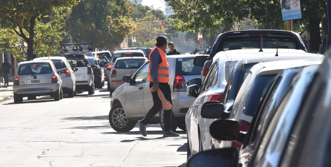 Punto por punto, qué dice el decreto que crea las dársenas sociales para "trapitos" en Santa Fe