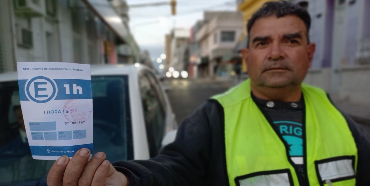 Cómo funciona en otras ciudades el sistema regulado de cuidacoches que quiere imitar Santa Fe