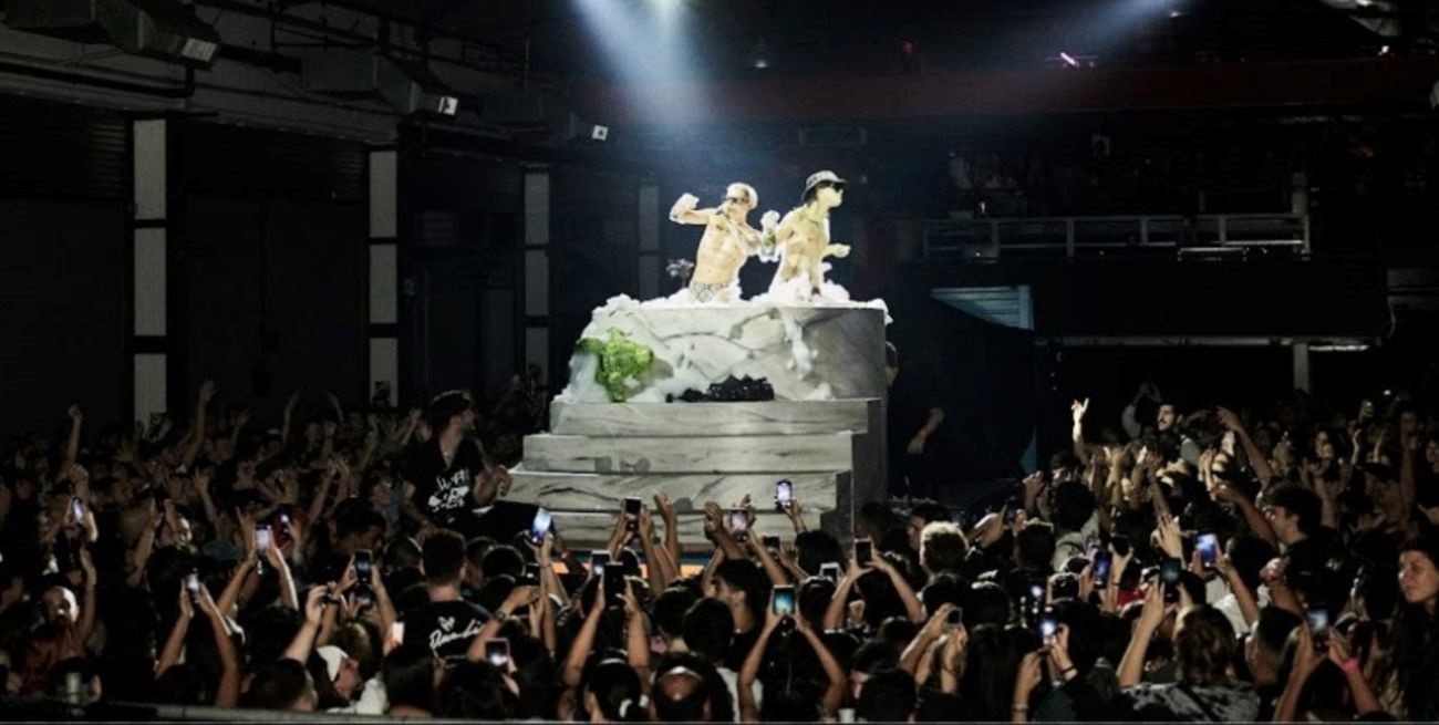 Ca7riel & Paco Amoroso presentaron el cortometraje de "Baño María"