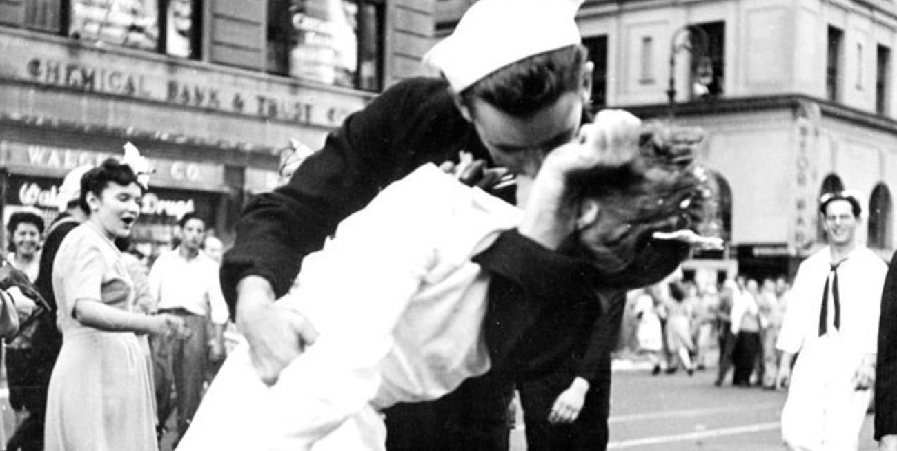 13 de abril, Día Internacional del Beso