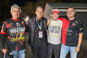 El Litoral, en la previa y en medio de la multitud, logró sacar del lugar cerrado a tres santafesinos para contar sus historias.