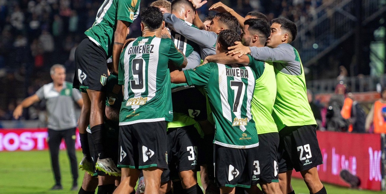 Banfield lo dio vuelta en un minuto y festejó ante Gimnasia en La Plata