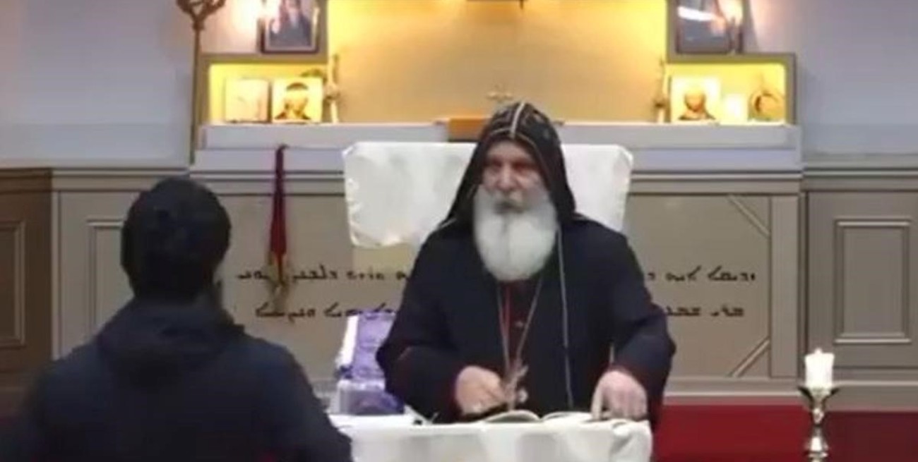 Ataque en una iglesia de Sídney: apuñalaron a un sacerdote y a un obispo