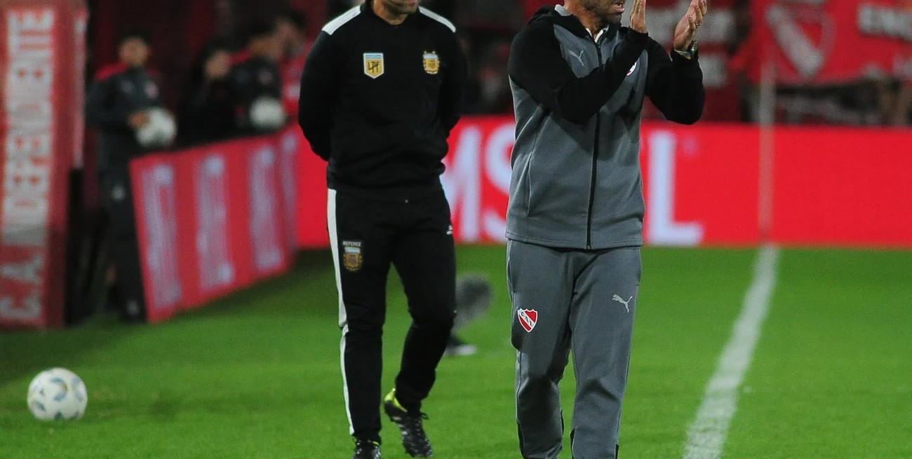 Tevez continuará como DT de Independiente