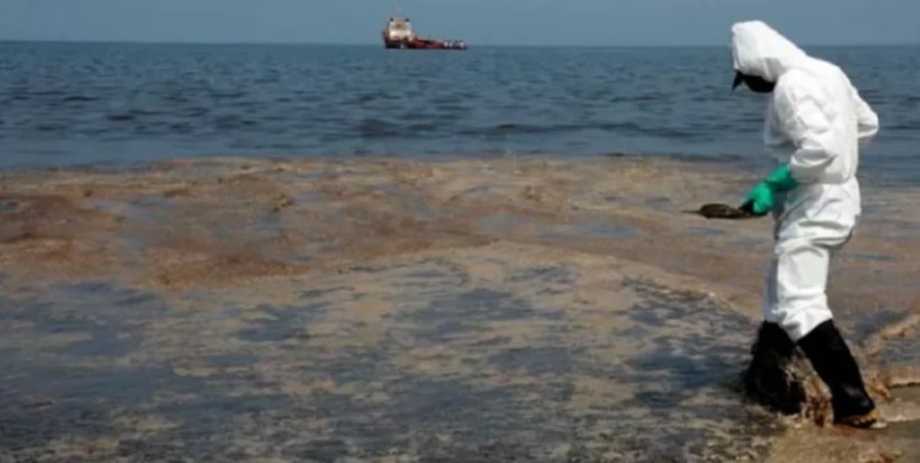 Alerta por un posible derrame de petróleo en Tierra del Fuego