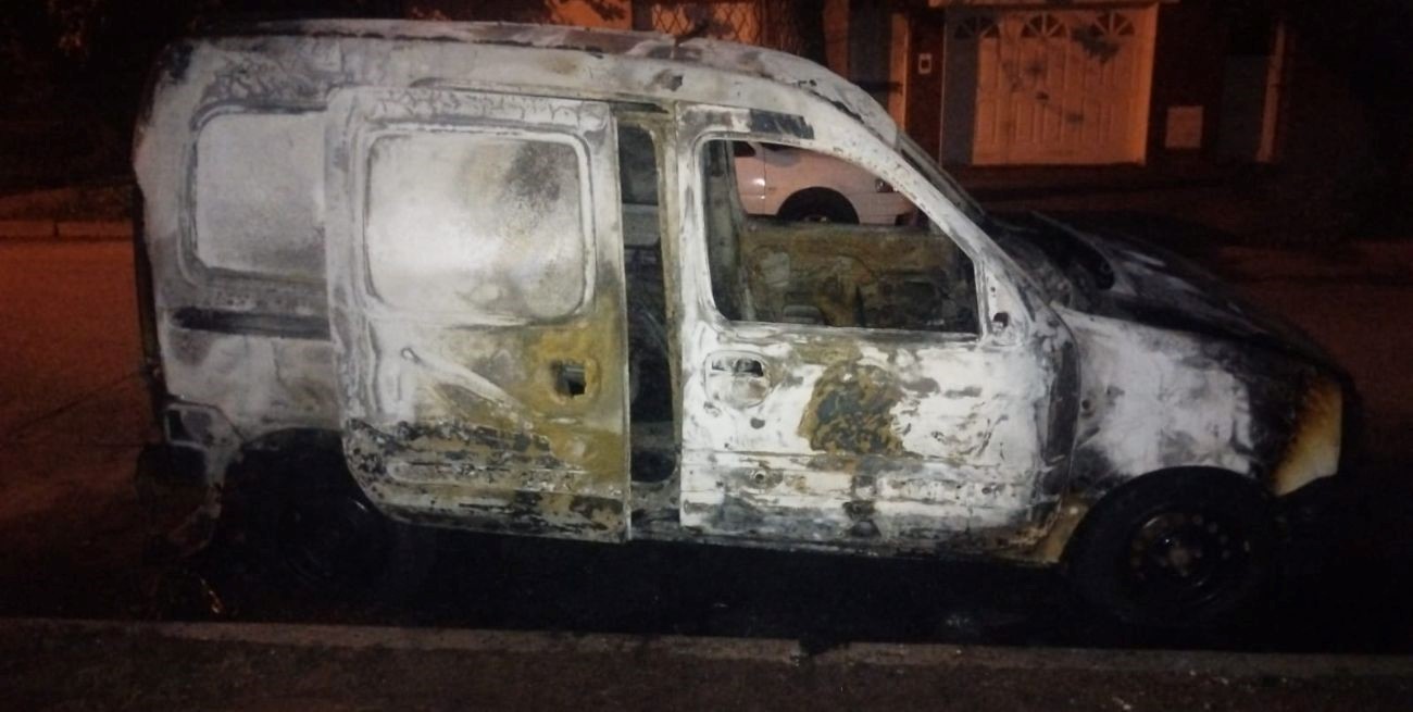 Incendio de un vehículo en barrio Pro Adelanto Barranquitas