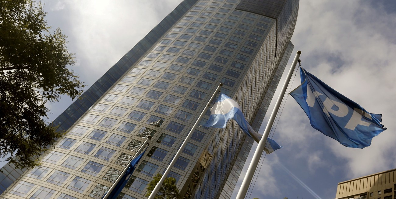 Juicio por YPF: Buford exigió que pasen a su nombre 51% de las acciones de la petrolera