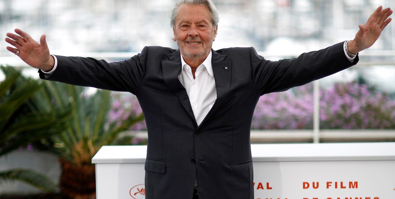 Publican una foto actual de Alain Delon:  "No se preocupen", destacó su hija