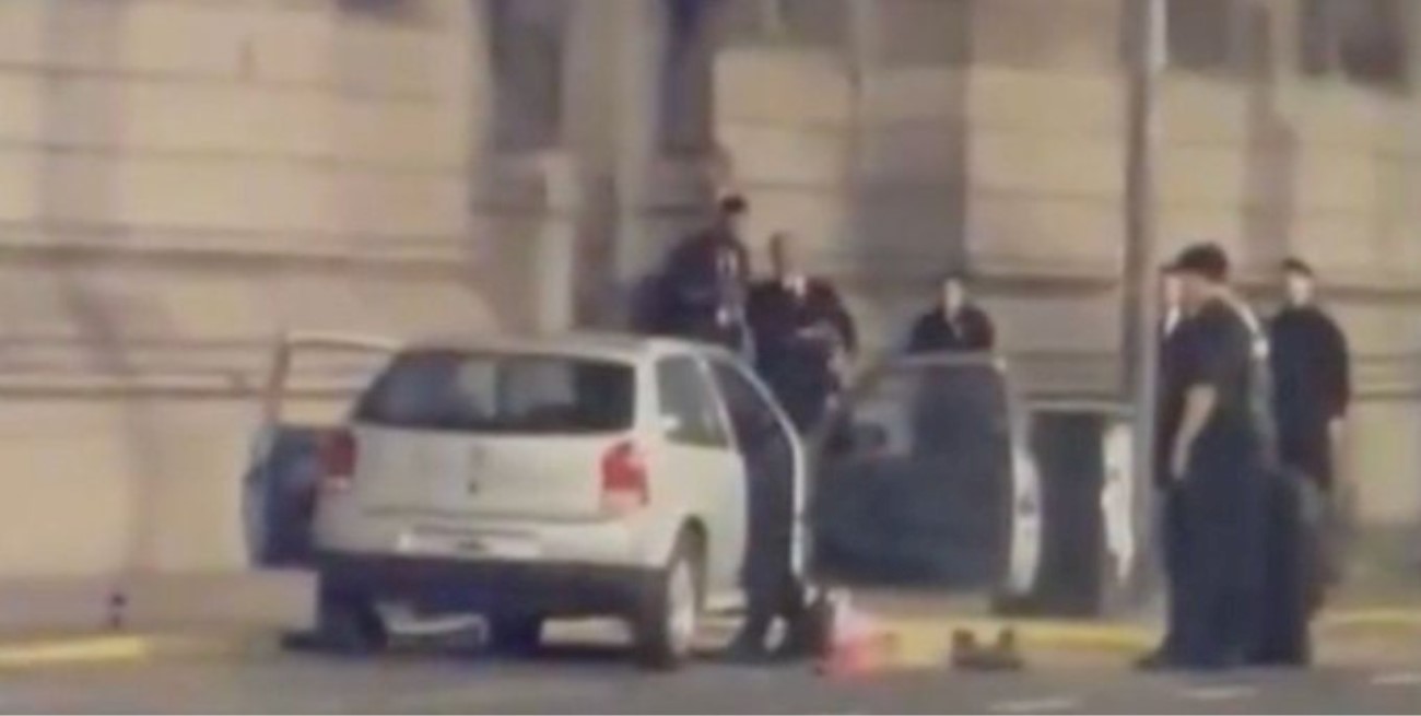 Dejó el auto frente al Congreso porque "llegaba tarde al cine" y se lo revisaron por miedo a explosivos