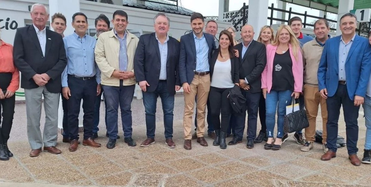 Maximiliano Pullaro, Felipe Michig y Cristian Piumatti inauguraron 13 viviendas en Arrufó