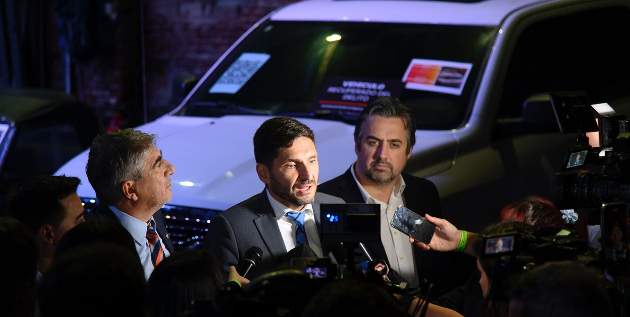 Pullaro: "Vamos a meter presos a quienes no nos dejan vivir en paz y a rematar sus bienes"