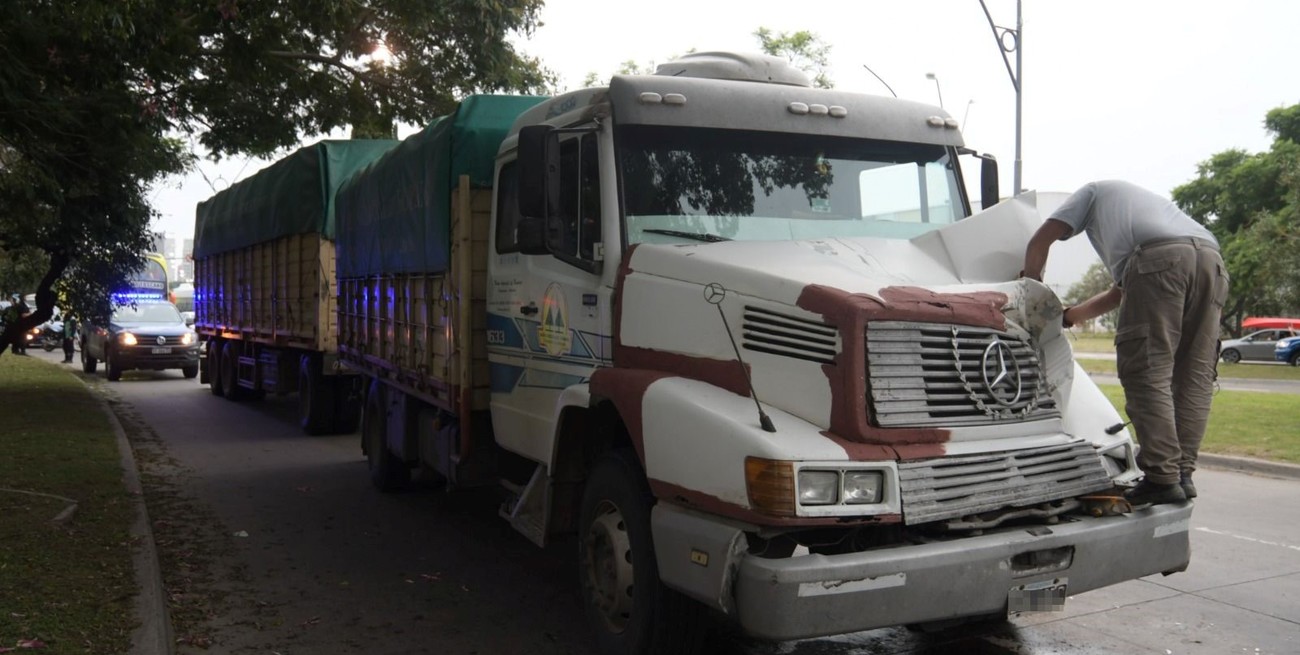 Santa Fe: choque de camiones en avenida 27 de Febrero