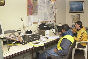 El registro gráfico es del 7 de mayo de 2003. Muestra al centro de operaciones de Radio Club Santa Fe. Crédito: Archivo El Litoral / Eduardo Salva