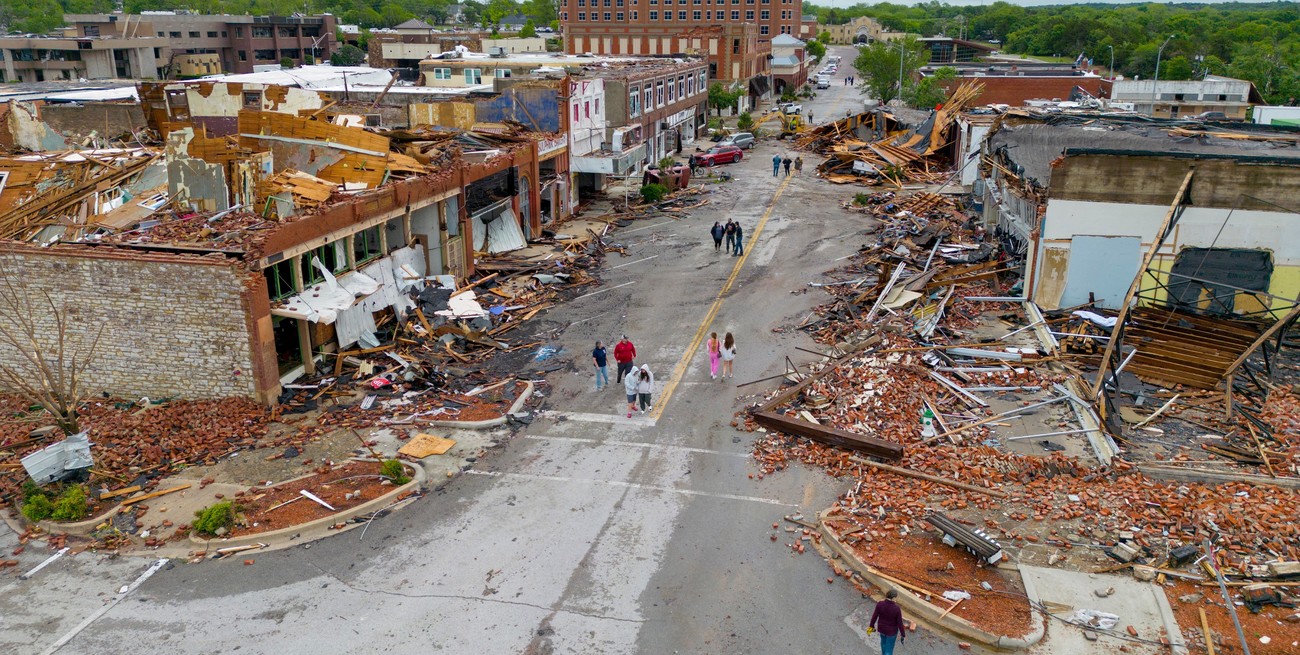 Cuatro personas murieron tras el paso brutal de tornados en Oklahoma