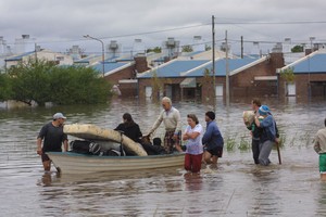 Una de las dolorosas postales de la Inundación 2003