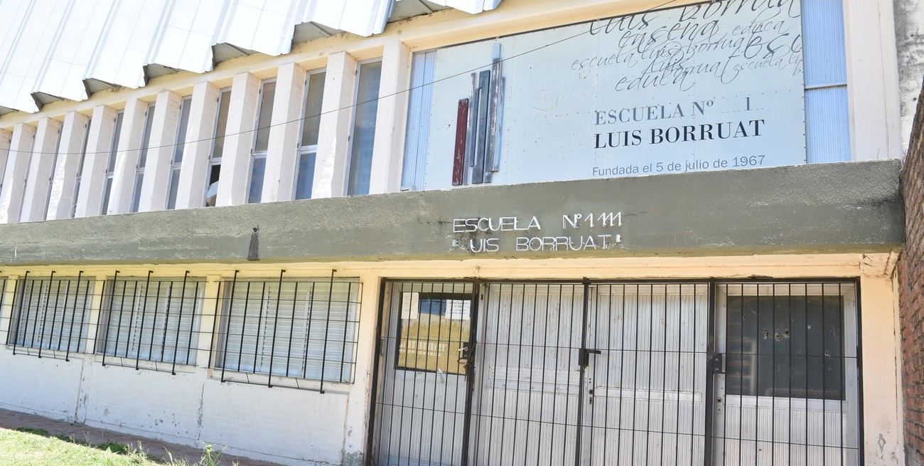 Robo y destrozos en dos escuelas de barrio Santa Rosa de Lima