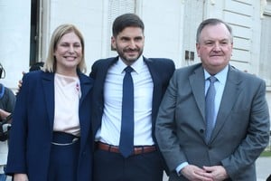 Pullaro con Scaglia y el senador Felipe Michlig, en la previa a su jura el 11 de diciembre. Una foto que se repetirá este miércoles. Foto: Manuel Fabatia.