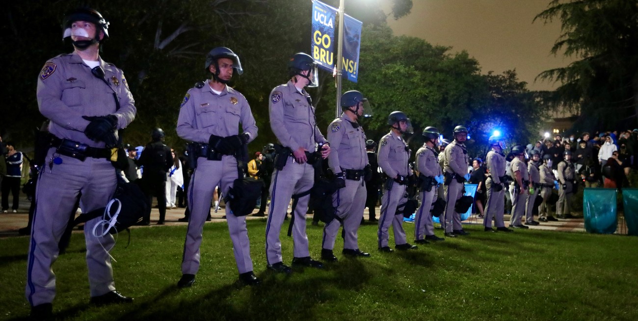 Las protestas universitarias se vuelven violentas en Estados Unidos y debe actuar la policía