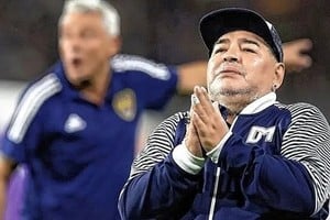El especialista negó haber visto "aparatología médica" durante la internación domiciliaria del "Diez".