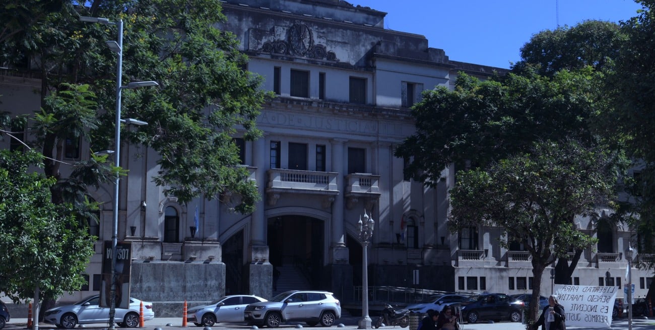 Juzgan a un abogado y a un policía por una vieja causa de extorsión a un preso