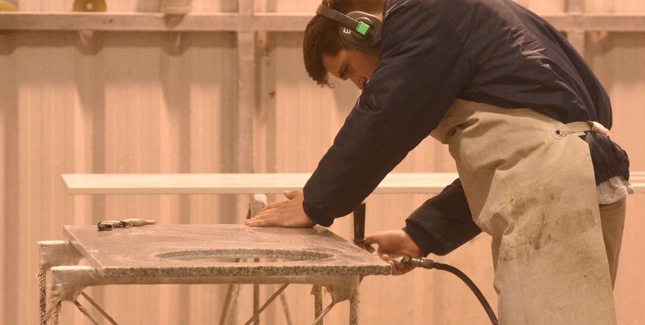 La UIA reportó otro fuerte retroceso fabril en mayo