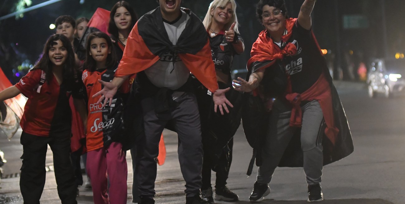 Con su clásica caravana, Colón inició los festejos por sus 119 años