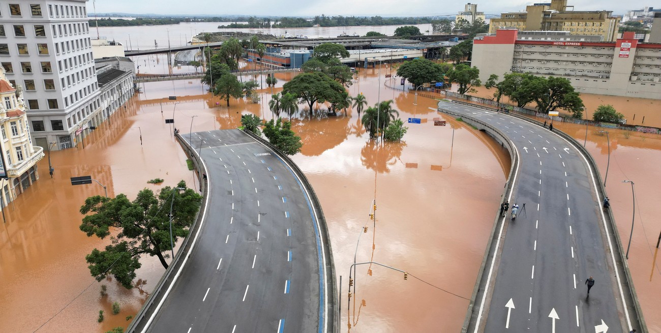 Ya son más de 60 los muertos por las inundaciones en el sur de Brasil