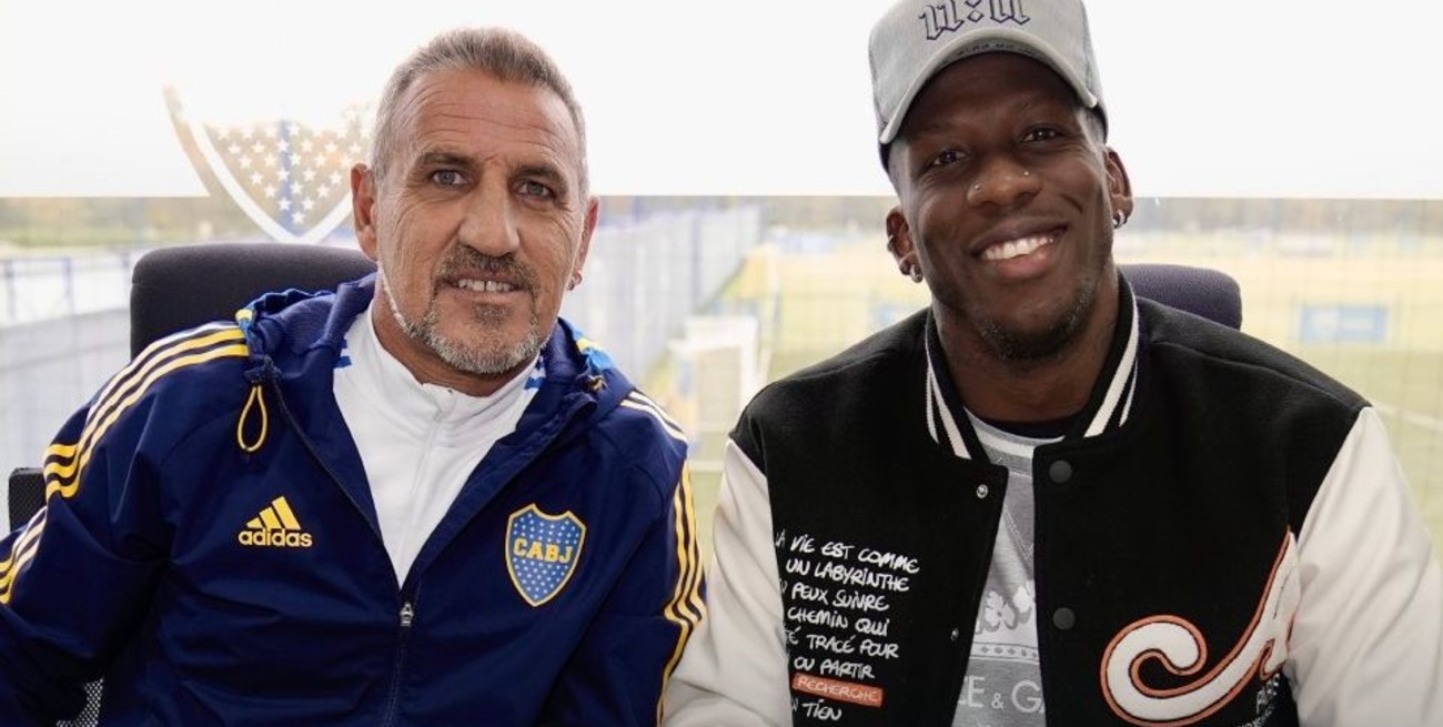 Luis Advíncula renovó su contrato con Boca 