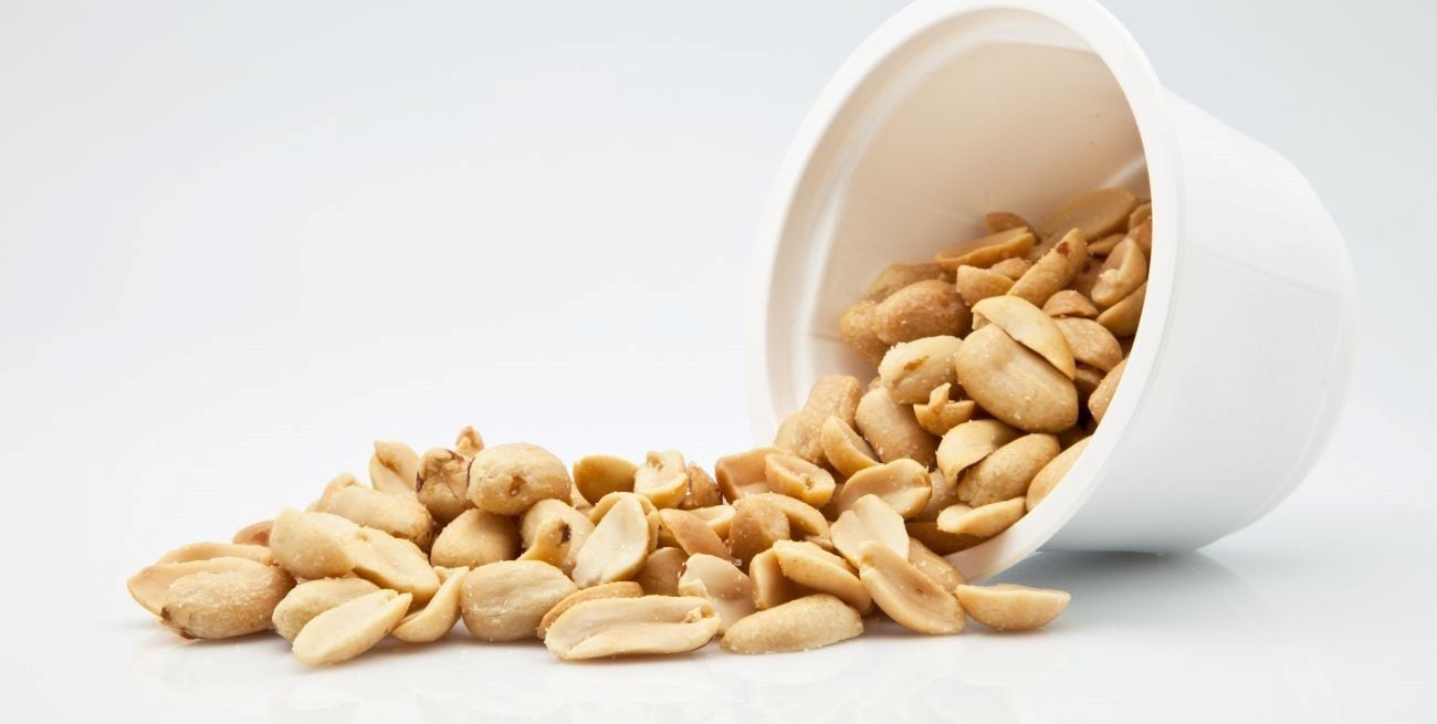 Se prohíbe la comercialización de maní y palitos de una misma marca por irregularidades sanitarias