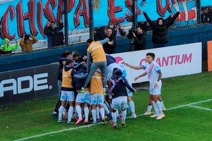 Gol, festejo y pase de ronda. Arsenal venció 1 a 0 a Estudiantes de Río Cuarto en la cancha de Quilmes y se metió entre los 32 mejores de la Copa Argentina. @SC_ESPN
