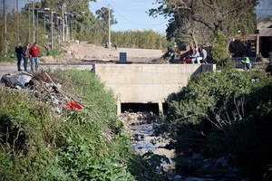 Hacer un seguimiento del estado de los desagües pluviales es clave para evitar anegamientos en barrios durante precipitaciones intensas. Crédito: Archivo El Litoral / Pablo Aguirre