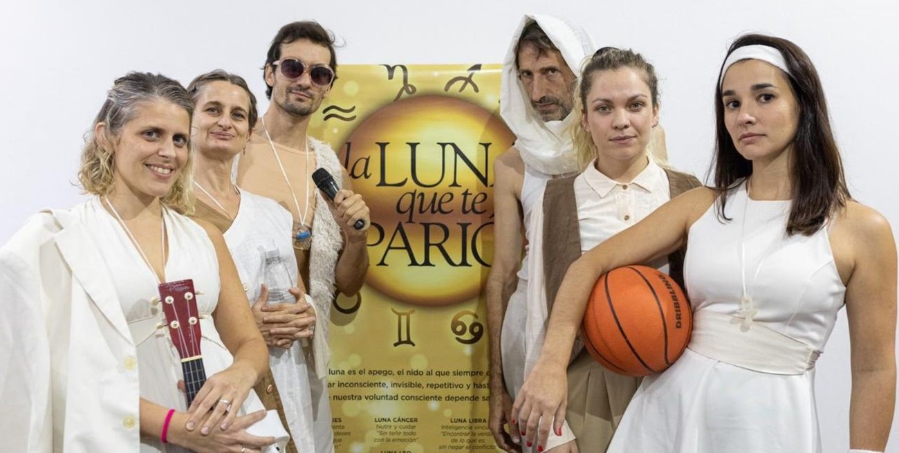 "La luna que te parió", un viaje poético y teatral sobre las 12 lunas del zodíaco