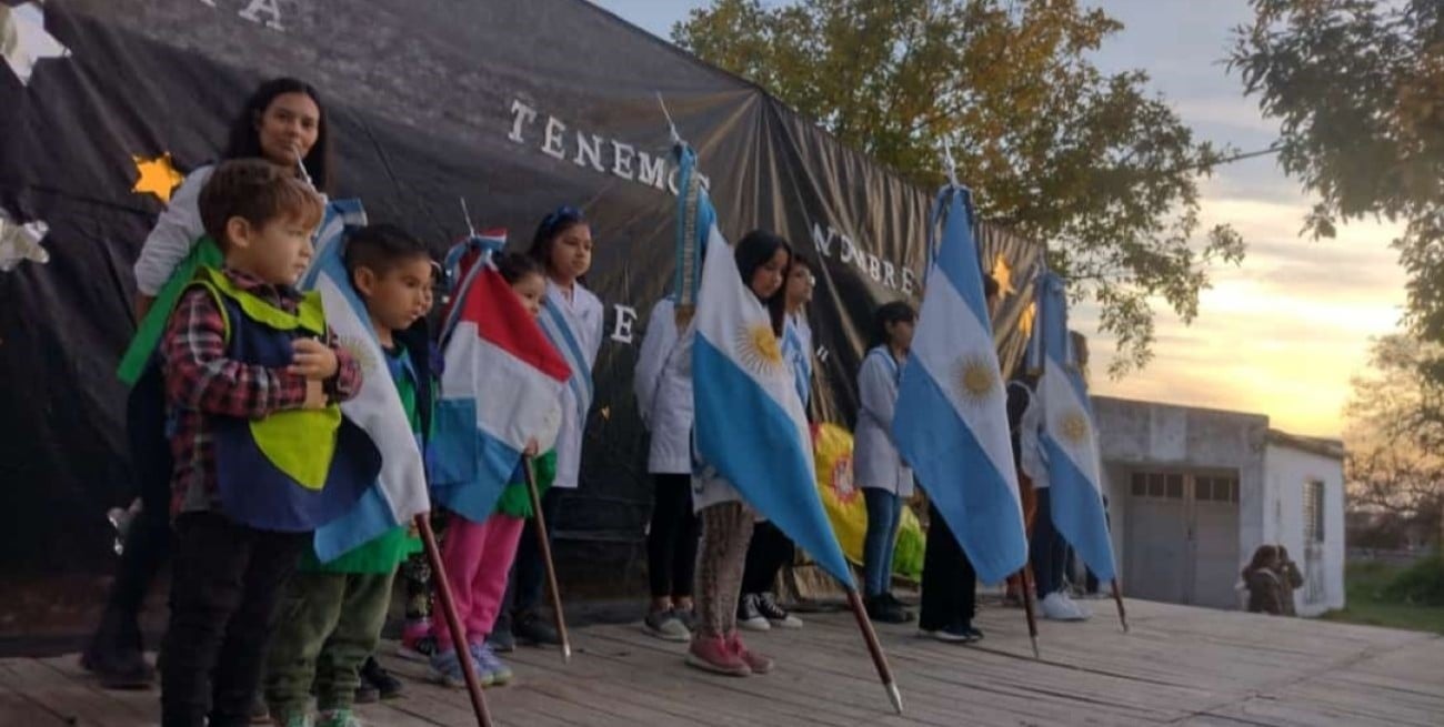 El Jardín de Infantes Nro. 355 de Desvío Arijón realizó su acto de imposición de nombre