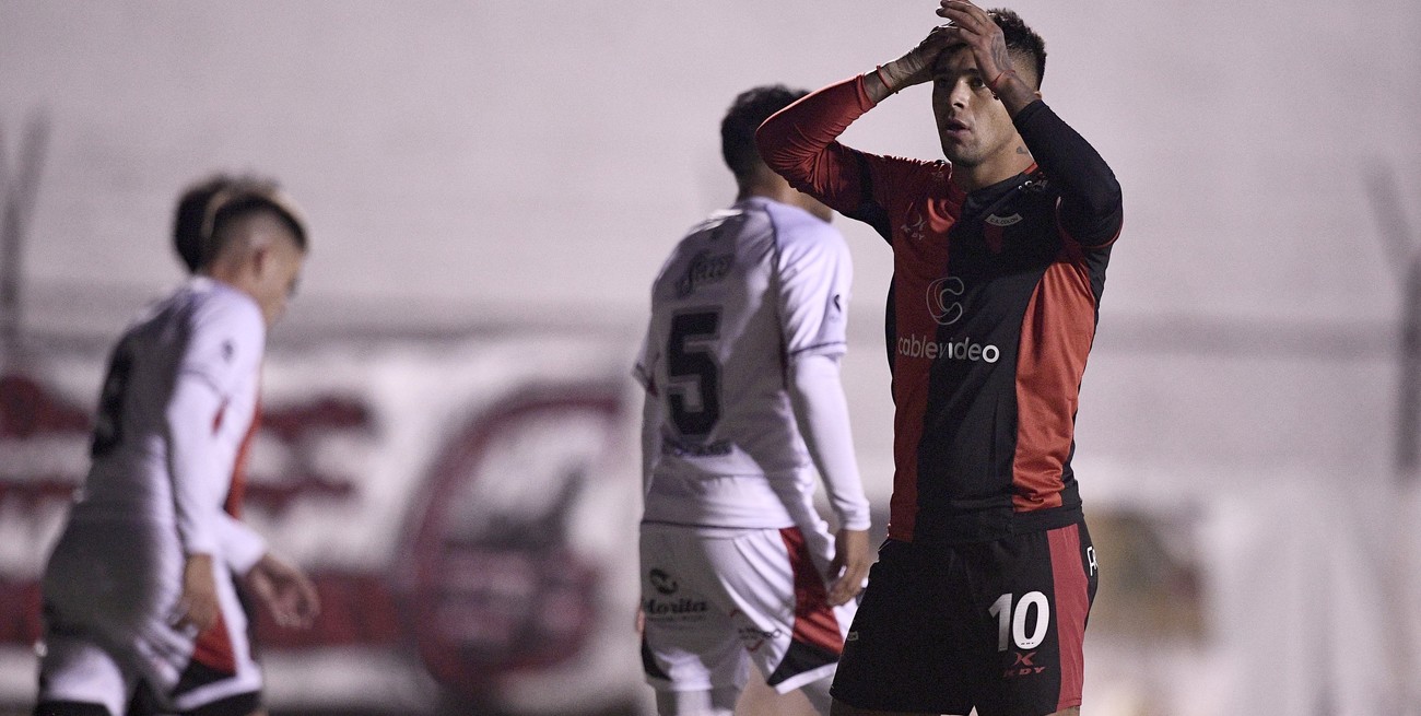 Colón "pisó el palito", cayó en la trampa y perdió bien ante Defensores de Belgrano