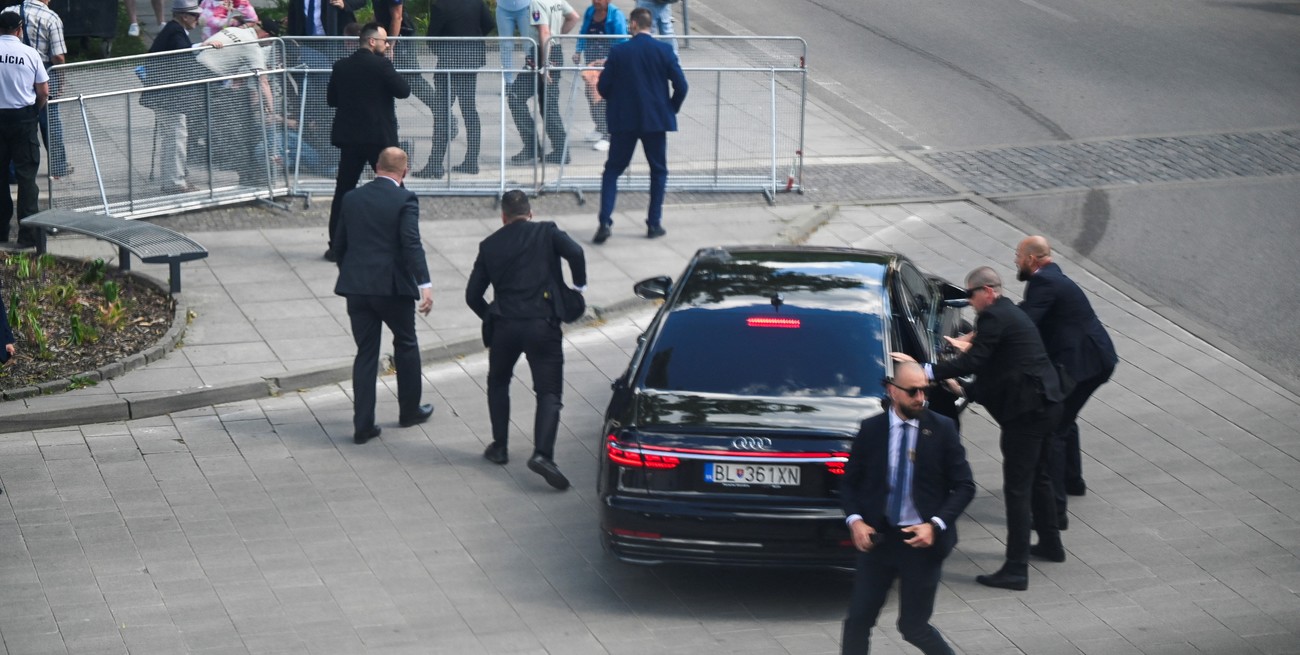 Video: tirotearon al primer ministro de Eslovaquia y está internado