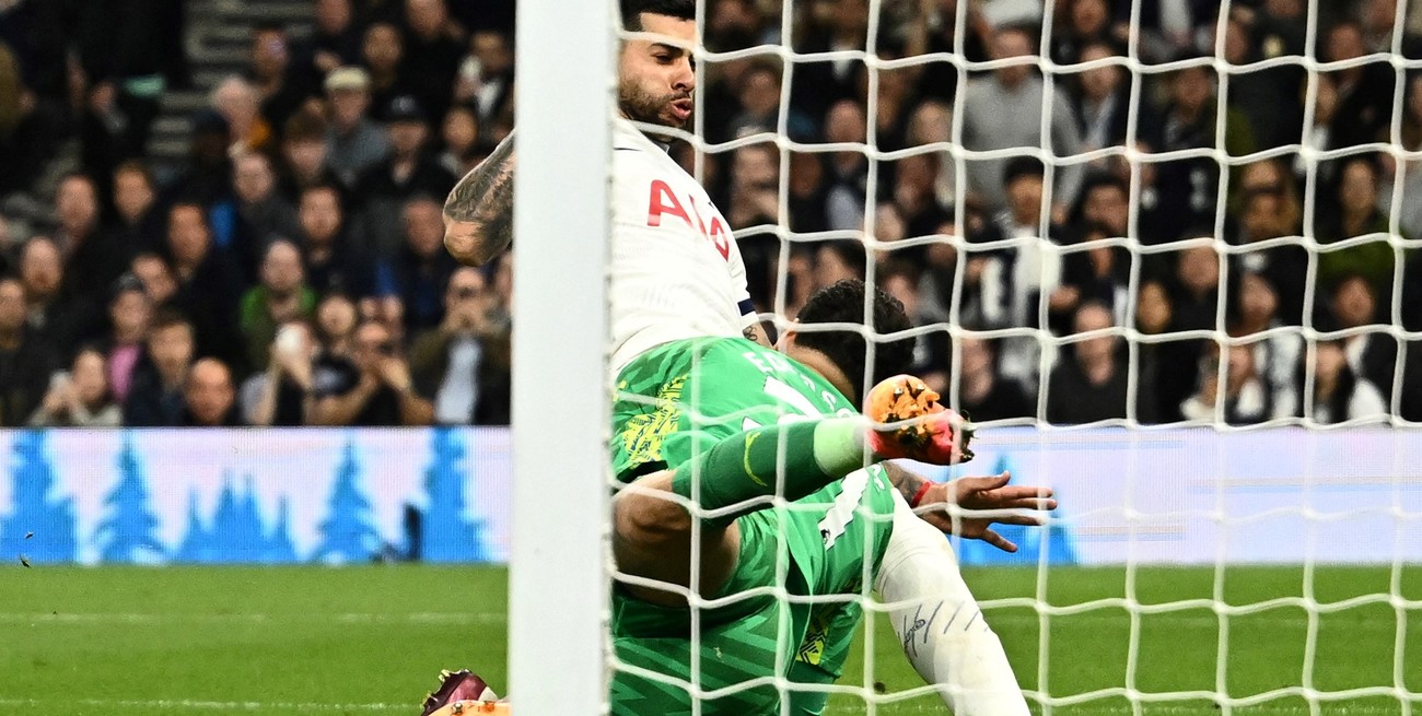 La rara lesión del arquero brasileño Ederson tras chocar con el Cuti Romero